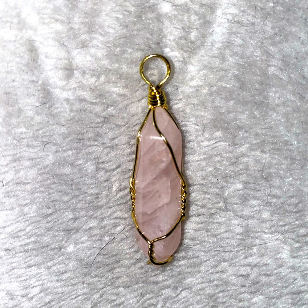 Necklace charm, stone with golden wire